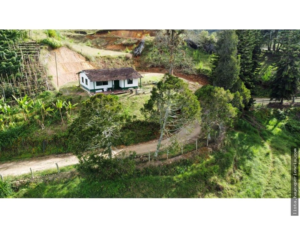 Finca en venta en Salto Arriba, Marinilla – 3.300 m², 3 hab, 2 baños