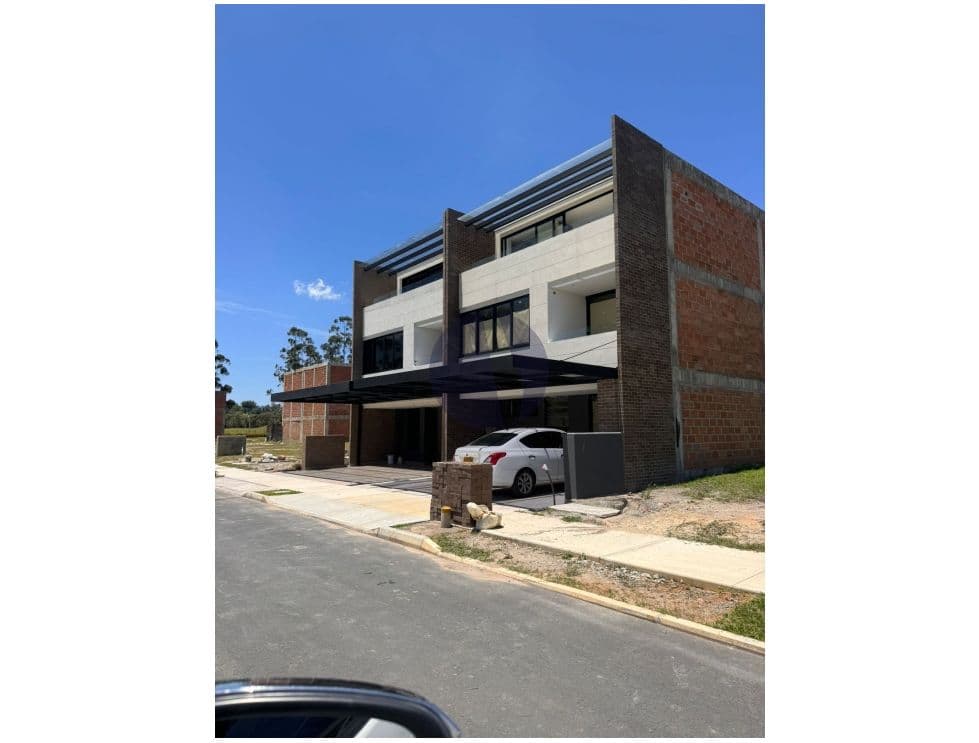 Lote en venta en Condominio Villa del Este, Llano Grande – 119 m²