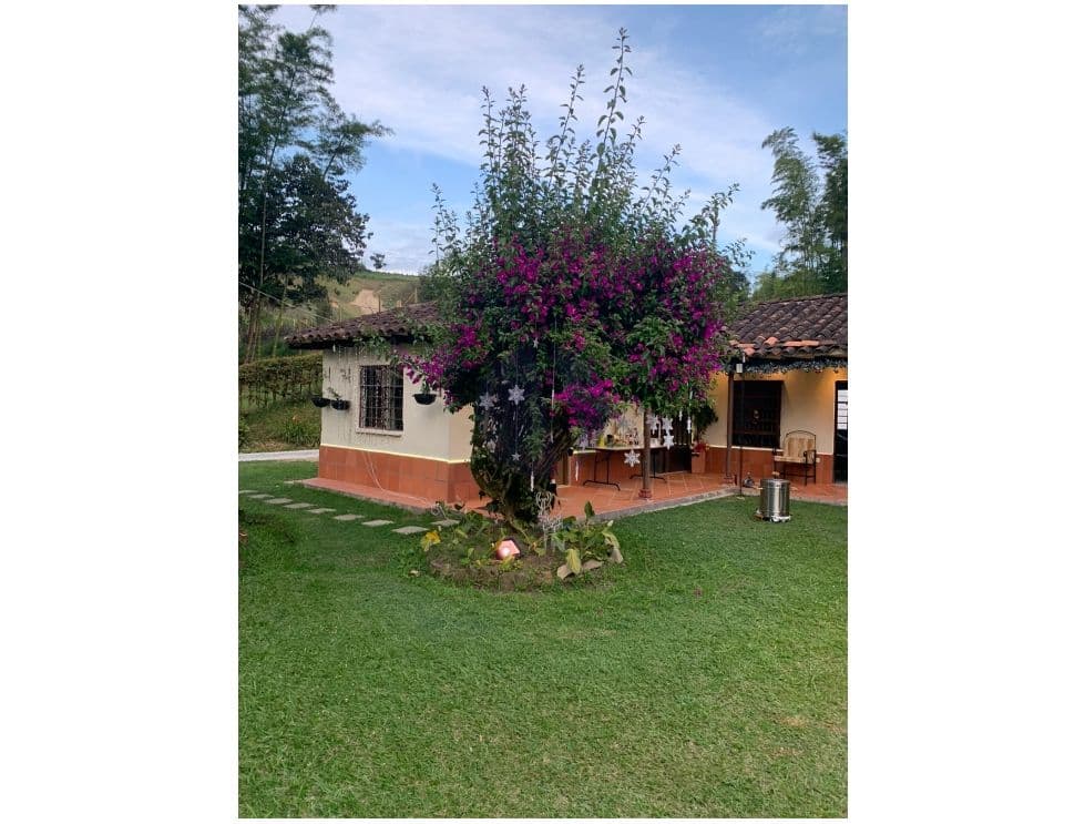 Finca en venta en Marinilla – 6.956 m², casa de 200 m², 5 hab