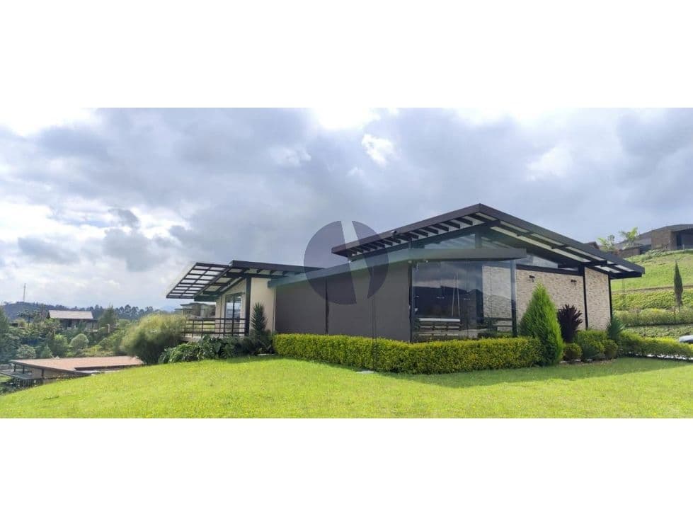 Casa campestre en venta en El Retiro – 234 m², 2 hab, lote 1.823 m²