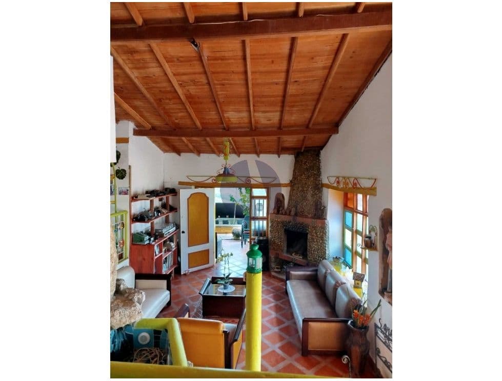 Casa en venta en Marinilla – 4 habitaciones, 3 parqueaderos