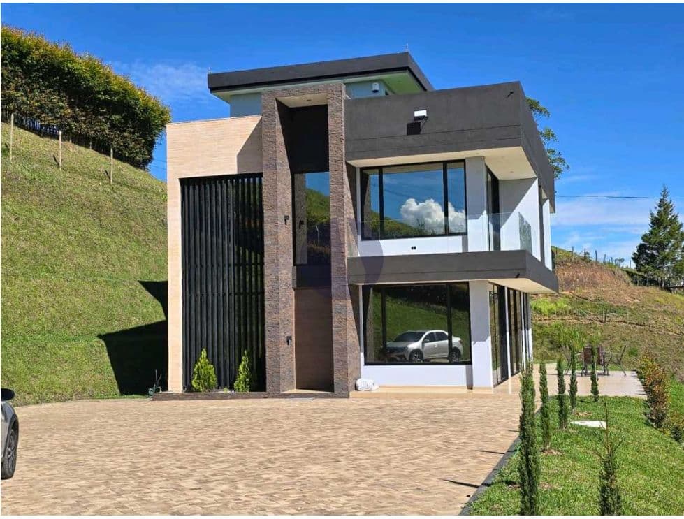 Casa Campestre en venta en San Vicente – 1.950 m², 4 hab
